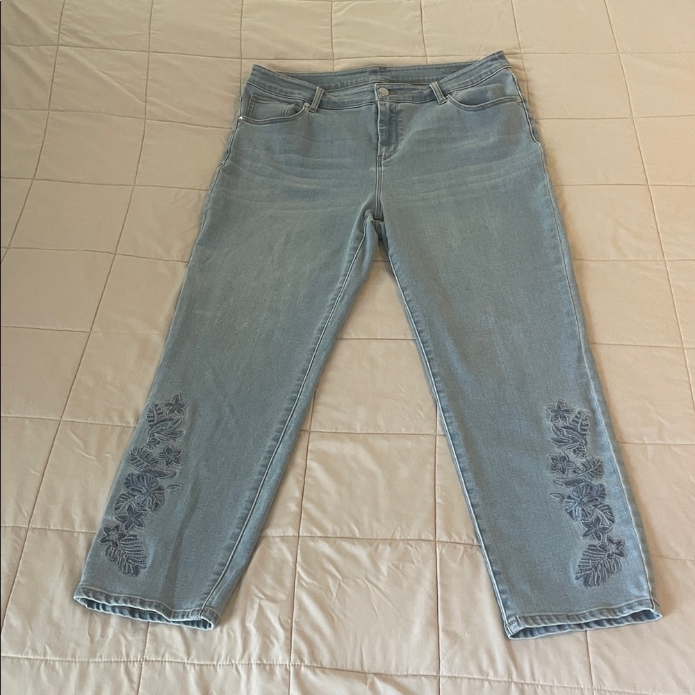 Chico’s Size 2 Light Wash Perfect Stretch Girlfriend Ankle Jeans Floral Detail